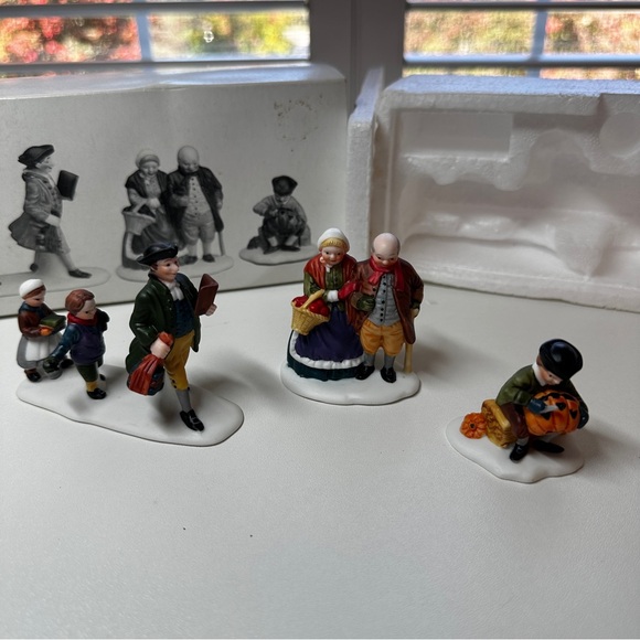 RETIRED: Department 56 “Sleepy Hollow” Set of 3 Miniatures - Picture 4 of 9